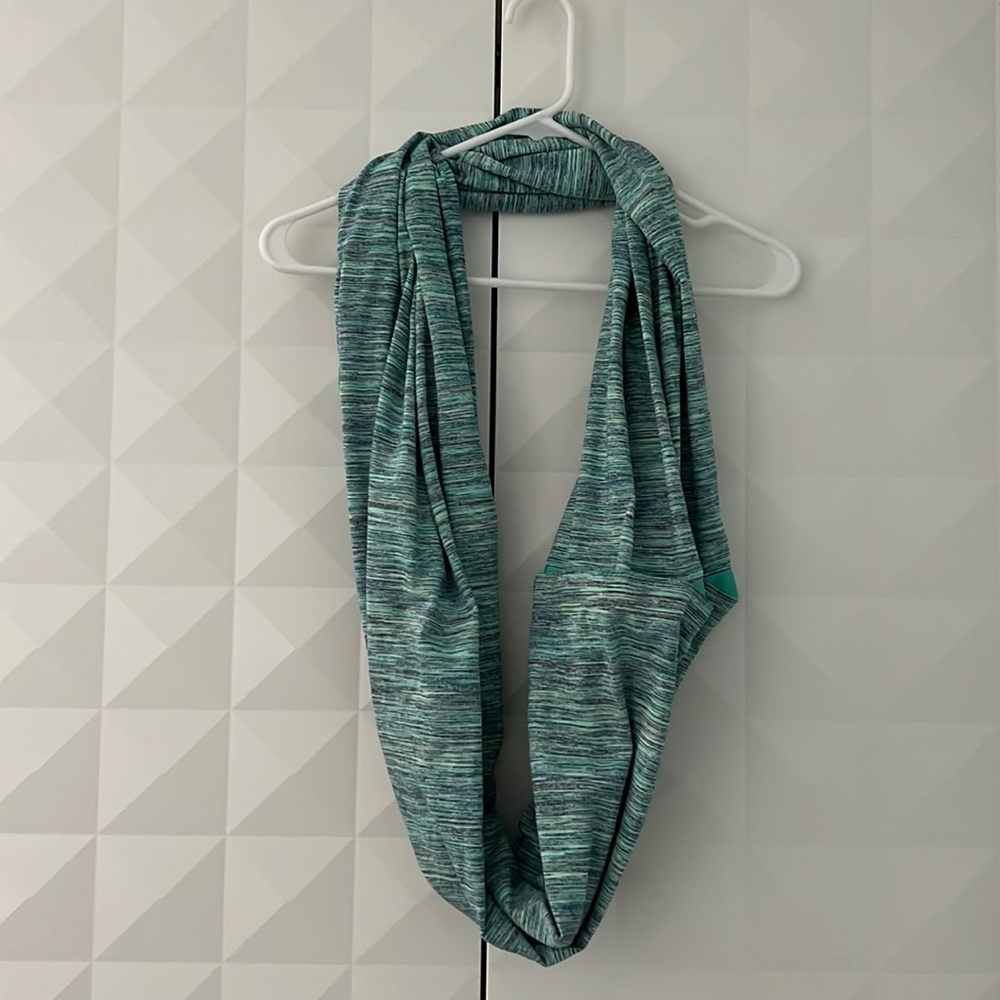 Lululemon infinity scarf